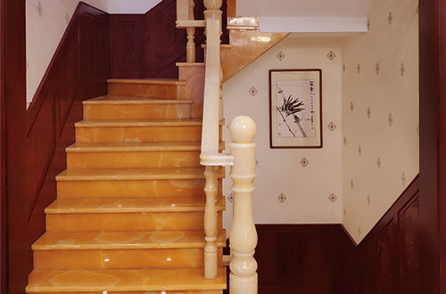 朔州中式别墅室内汉白玉石楼梯的定制安装装饰效果